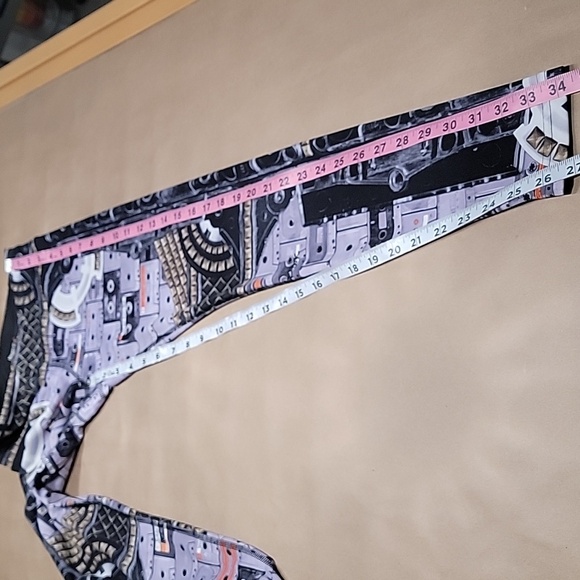 Reebok Speedwick Size S Cassette Tape Pattern Leggings, Gently Used Condition - Picture 10 of 15